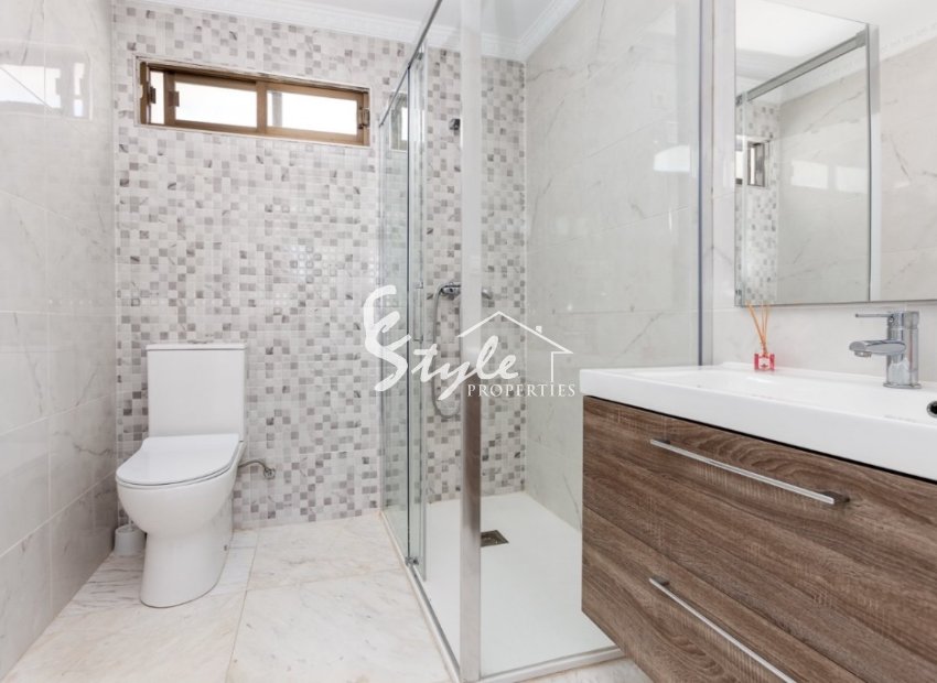 Resale - Villa - La Marina