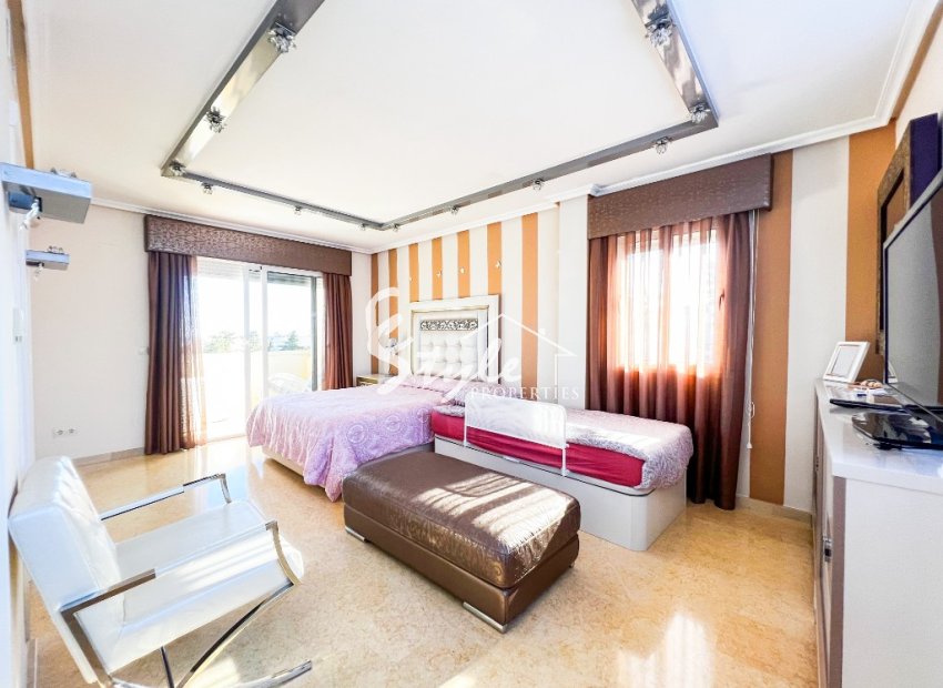 Resale - Villa - La Mata