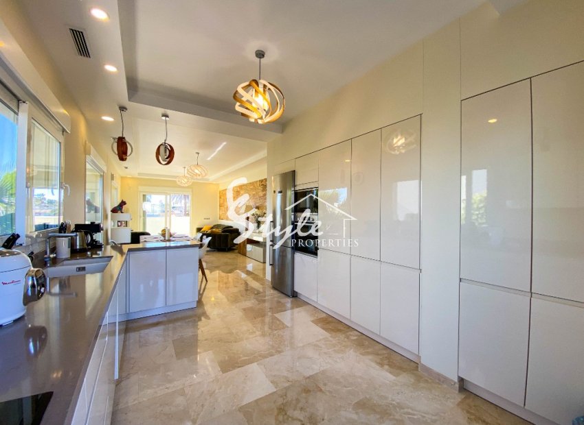 Resale - Villa - La Zenia