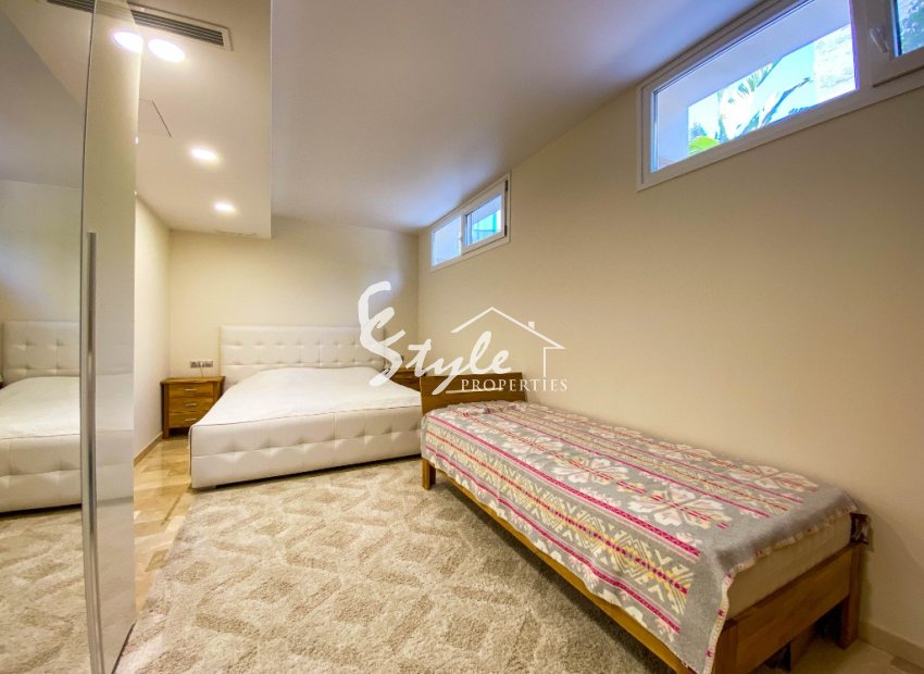 Resale - Villa - La Zenia