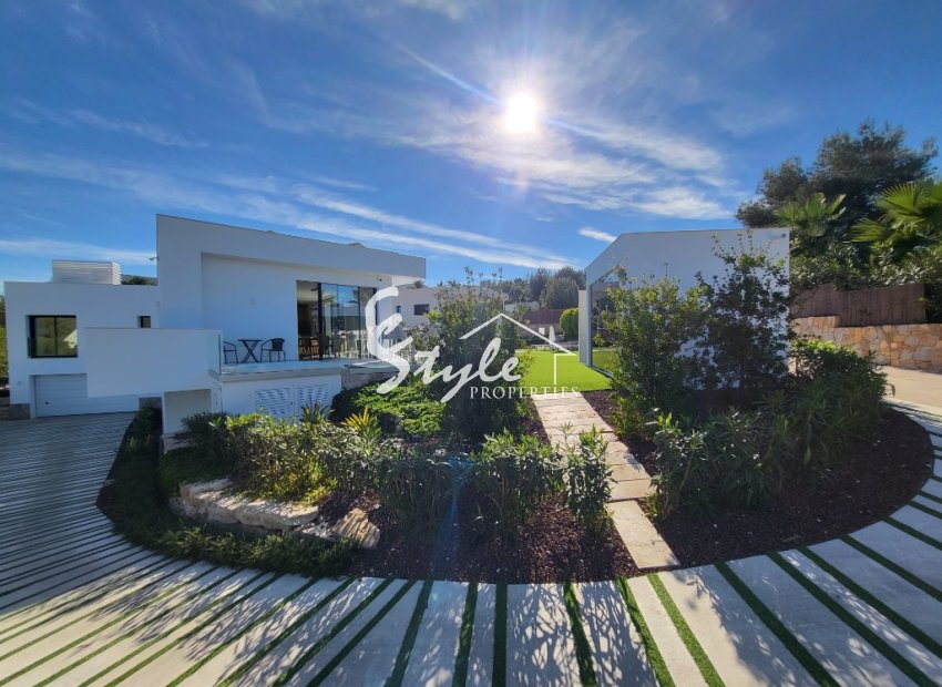 Resale - Villa - Las Colinas Golf