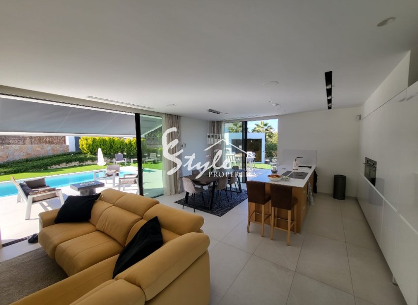 Resale - Villa - Las Colinas Golf