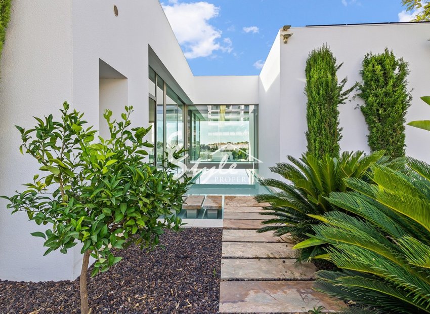 Resale - Villa - Las Colinas Golf