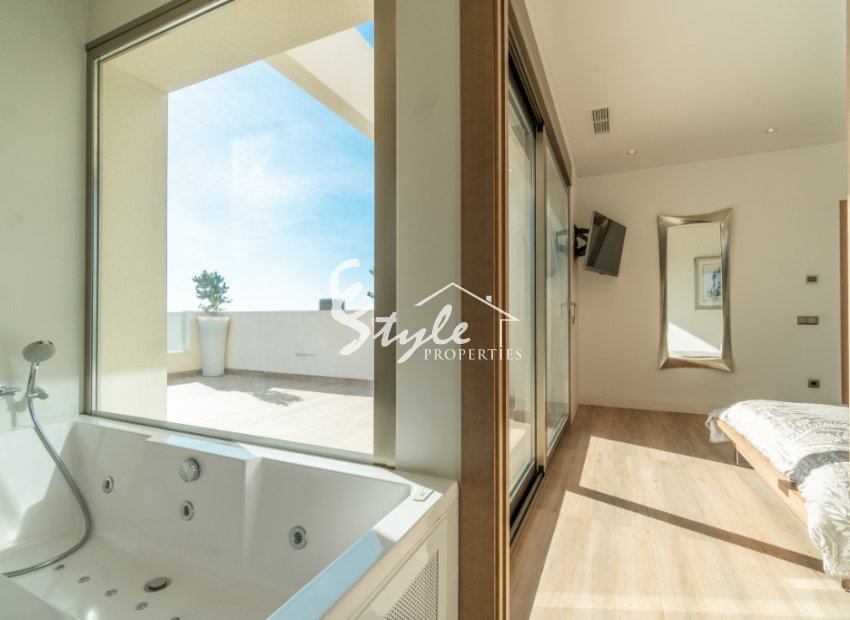 Resale - Villa - Las Colinas Golf