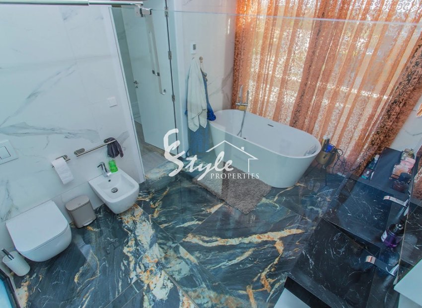 Resale - Villa - Las Colinas - Las Colinas Golf