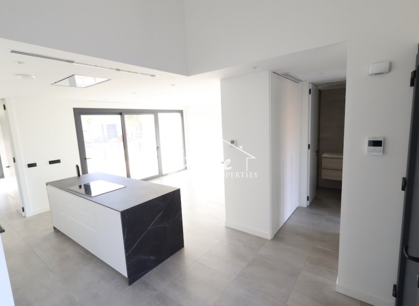 Resale - Villa - Los Alcazares