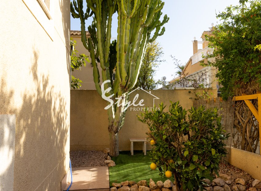 Resale - Villa - Los Altos