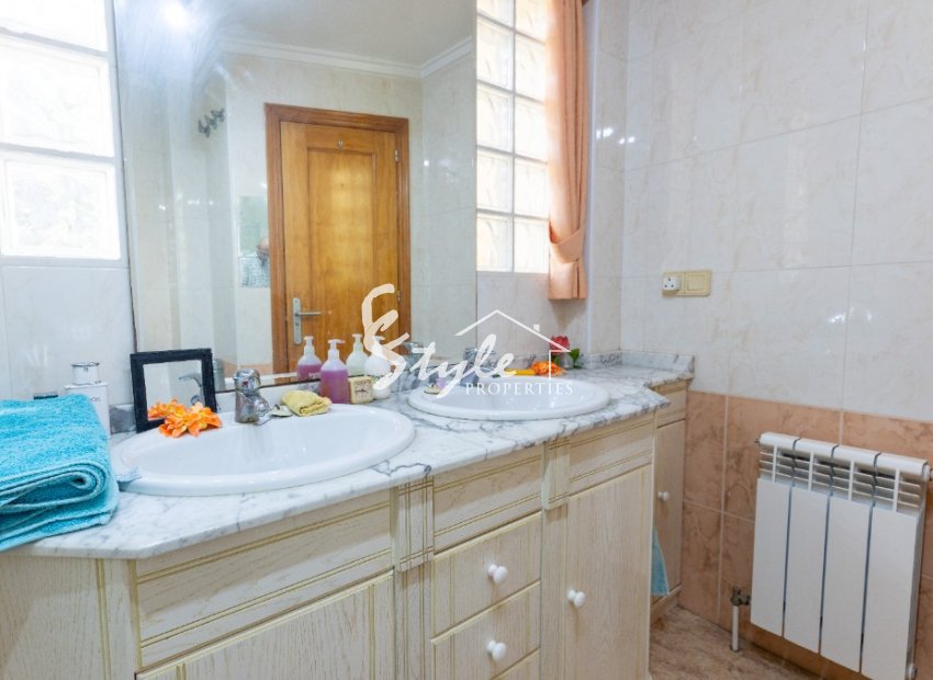 Resale - Villa - Los Altos