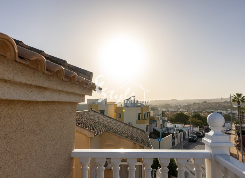 Resale - Villa - Los Altos