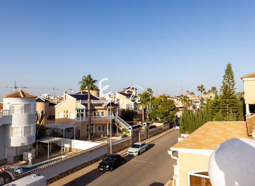 Resale - Villa - Los Altos