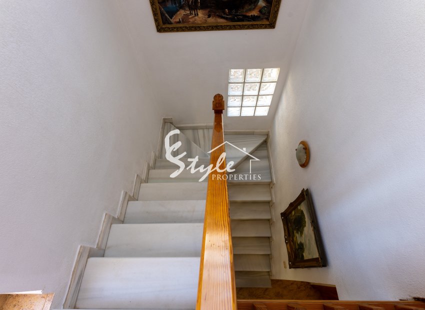 Resale - Villa - Los Altos