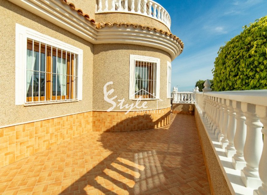 Resale - Villa - Los Altos