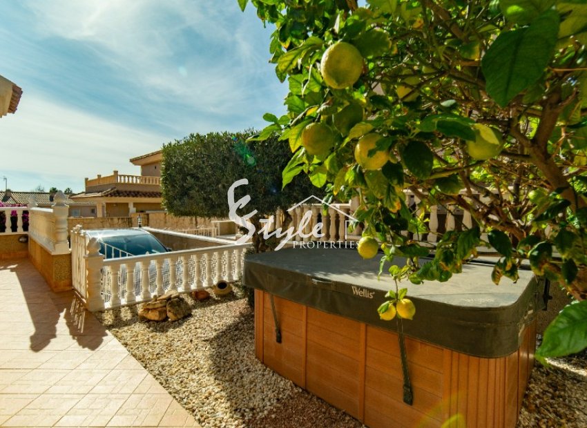 Resale - Villa - Los Altos