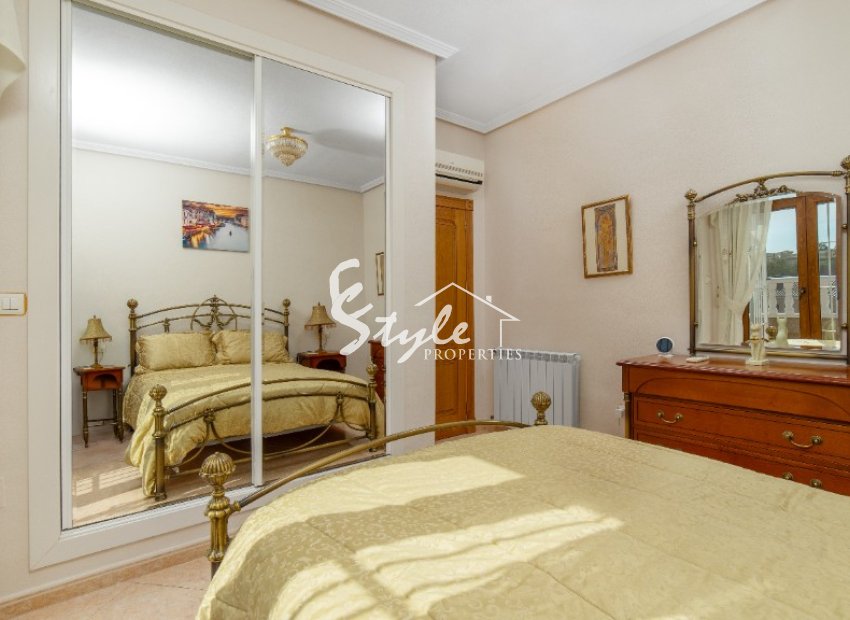 Resale - Villa - Los Altos