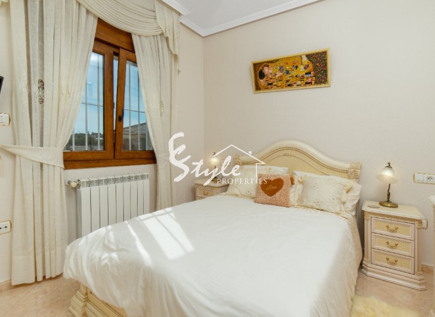 Resale - Villa - Los Altos