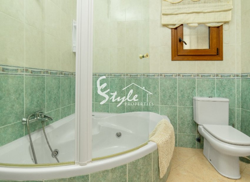 Resale - Villa - Los Altos