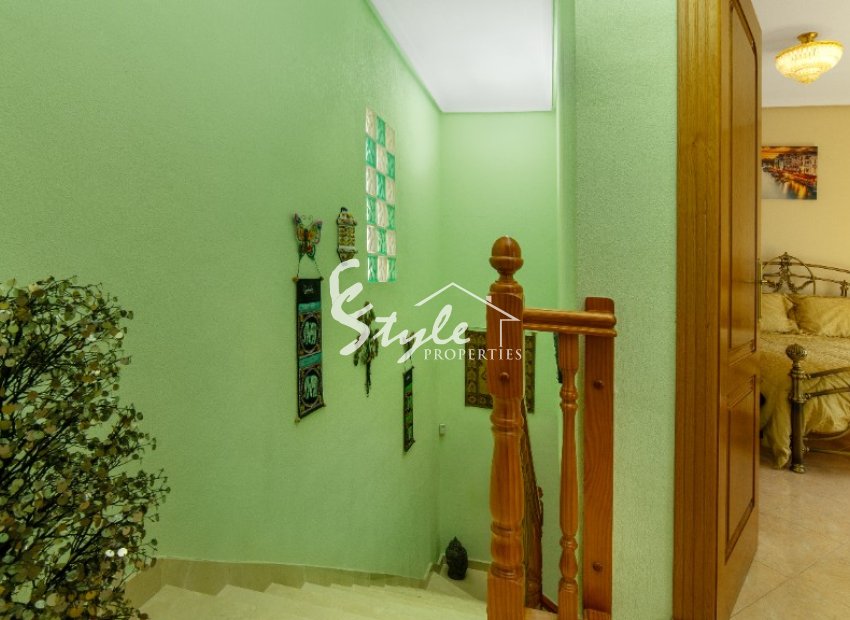 Resale - Villa - Los Altos