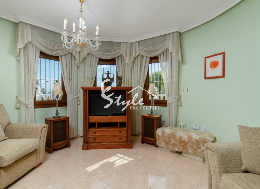 Resale - Villa - Los Altos