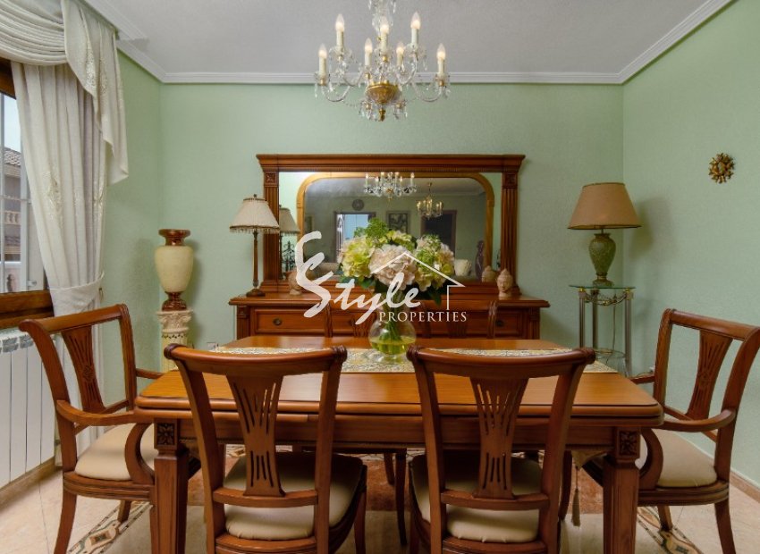 Resale - Villa - Los Altos