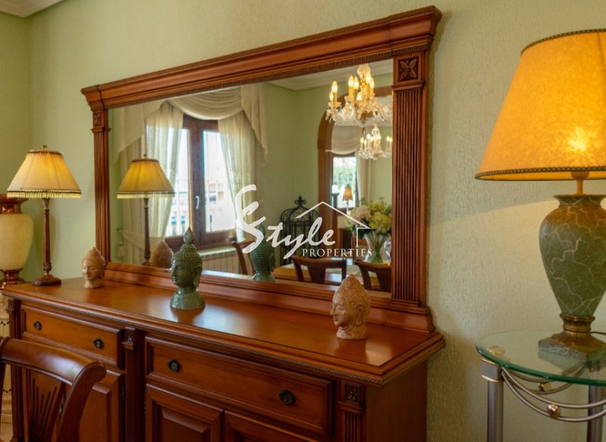 Resale - Villa - Los Altos