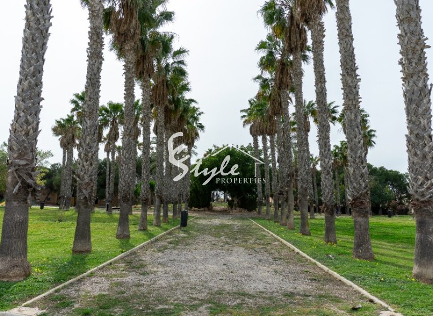 Resale - Villa - Los Altos