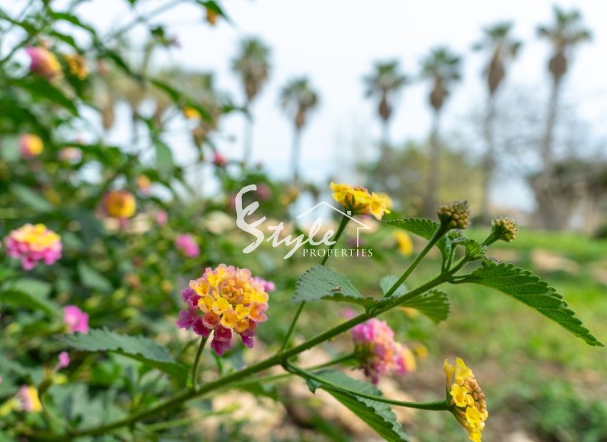 Resale - Villa - Los Altos