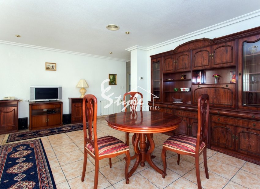 Resale - Villa - Los Altos