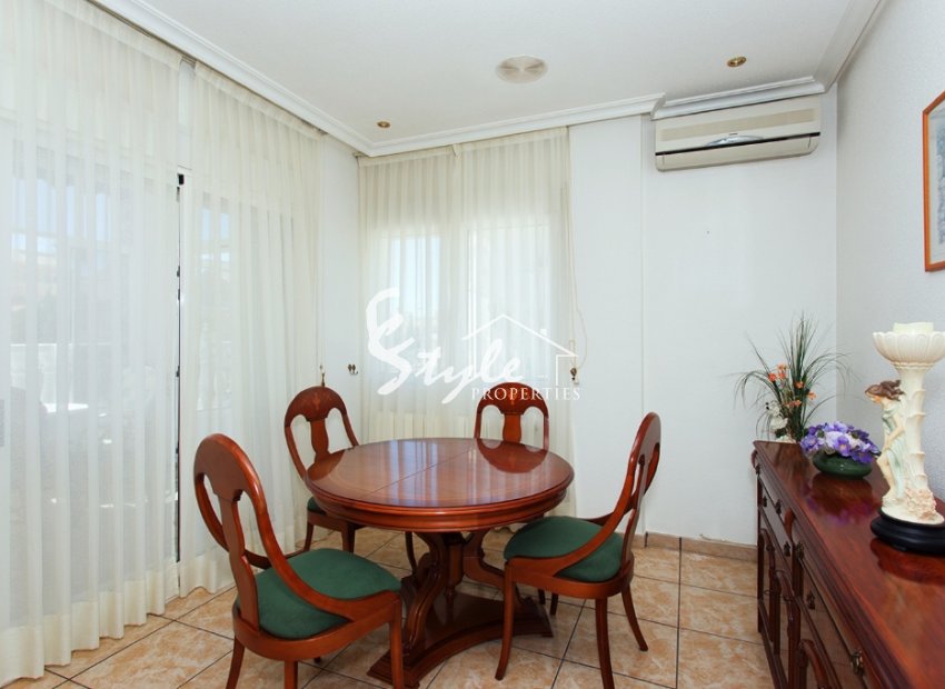 Resale - Villa - Los Altos