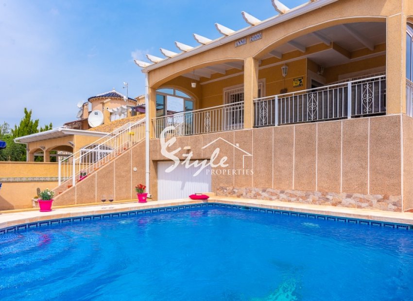 Resale - Villa - Los Altos