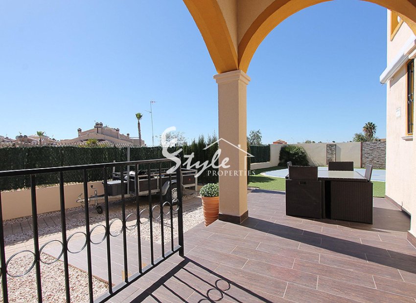 Resale - Villa - Los Altos