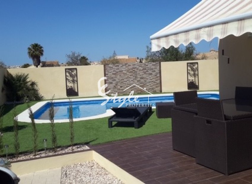 Resale - Villa - Los Altos