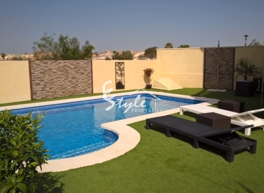 Resale - Villa - Los Altos