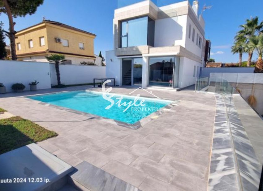 Resale - Villa - Los Balcones