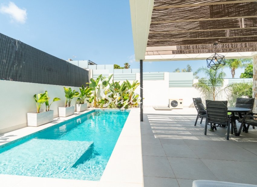 Resale - Villa - Los Balcones