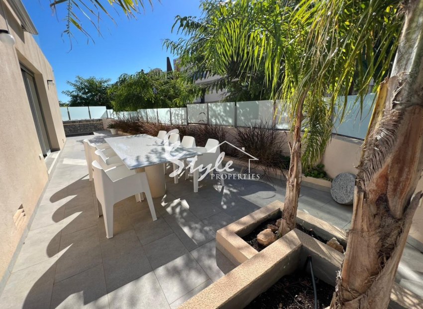 Resale - Villa - Mil Palmeras