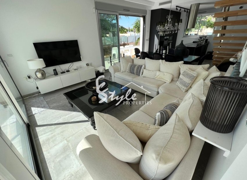 Resale - Villa - Mil Palmeras