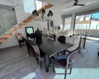 Resale - Villa - Mil Palmeras