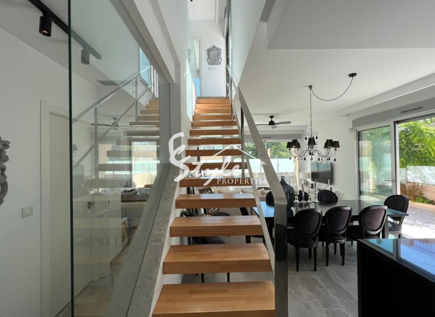 Resale - Villa - Mil Palmeras