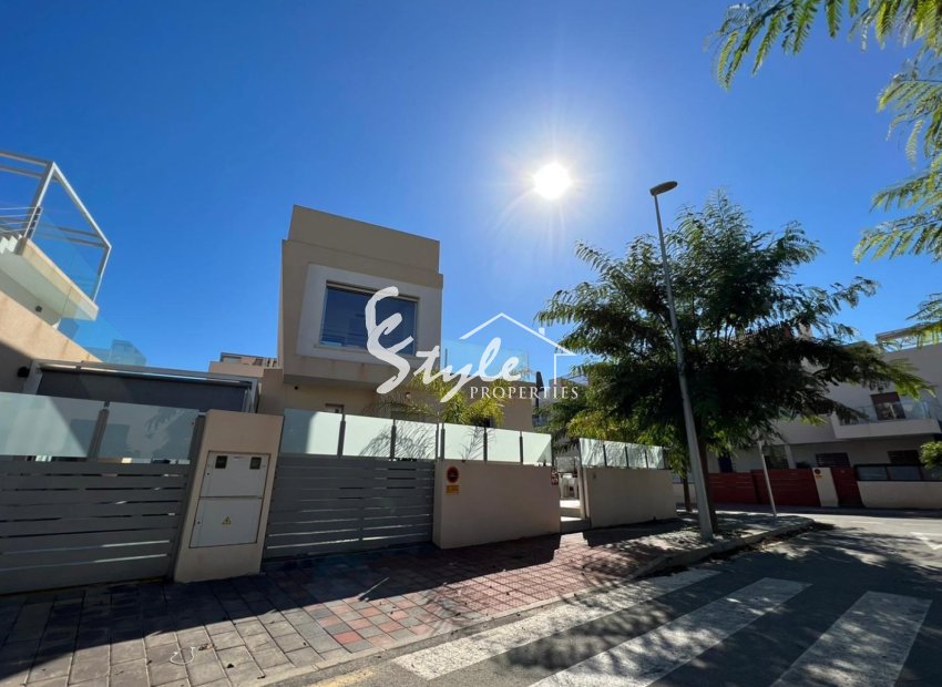 Resale - Villa - Mil Palmeras