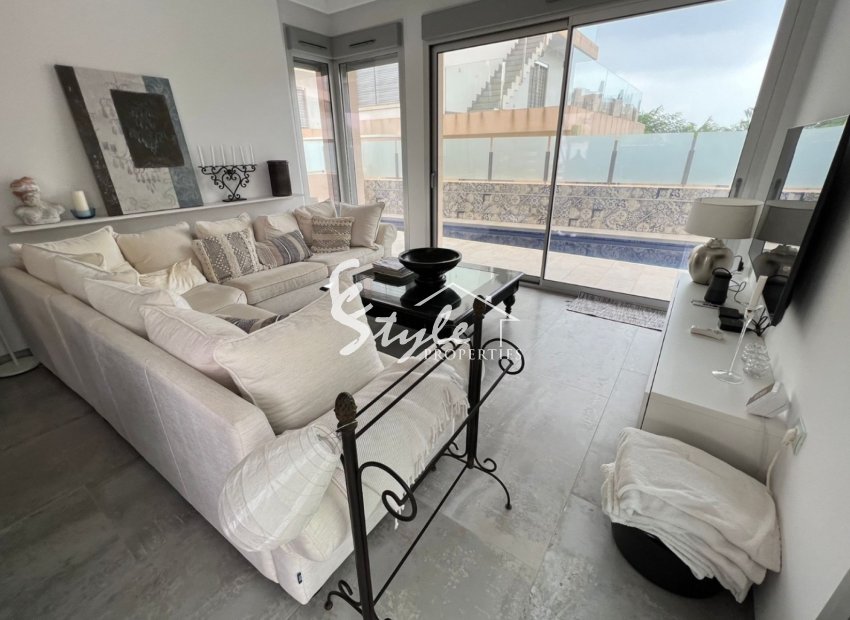 Resale - Villa - Mil Palmeras