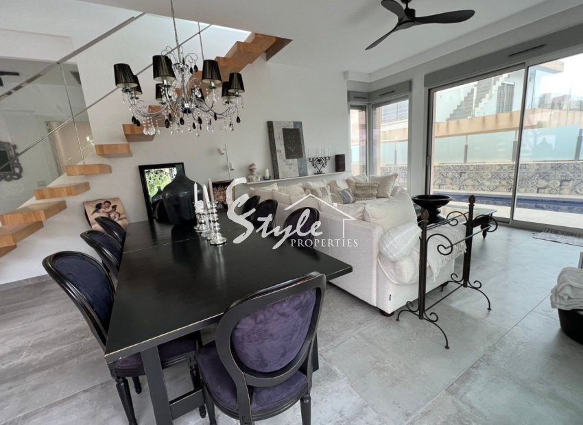 Resale - Villa - Mil Palmeras