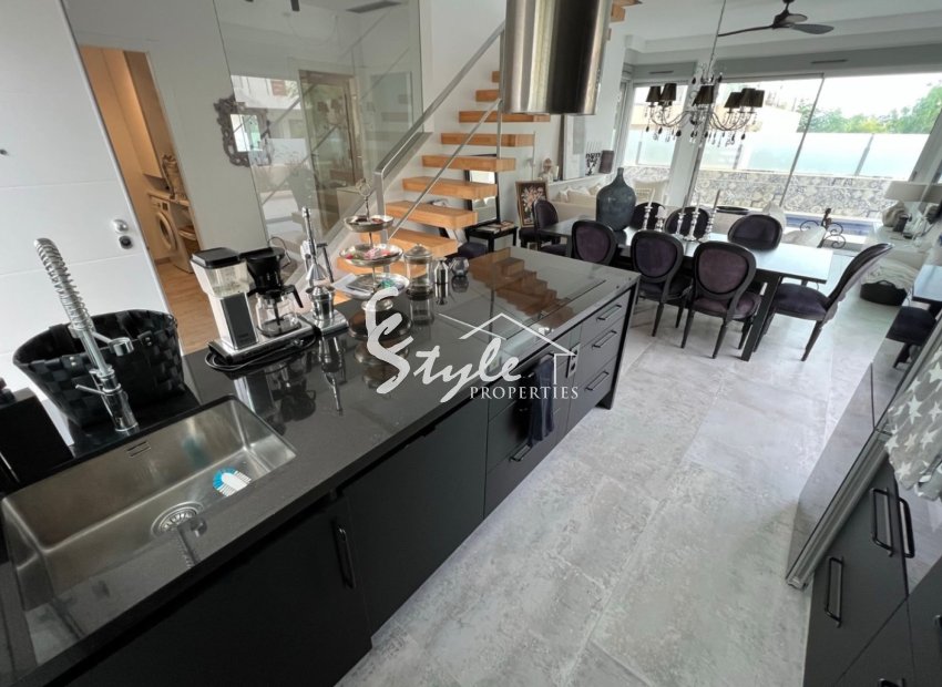 Resale - Villa - Mil Palmeras