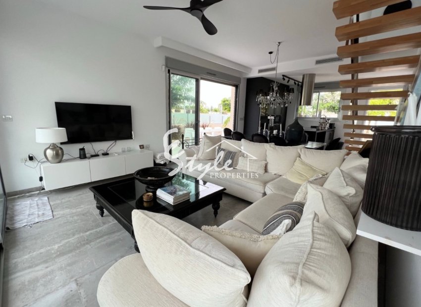 Resale - Villa - Mil Palmeras