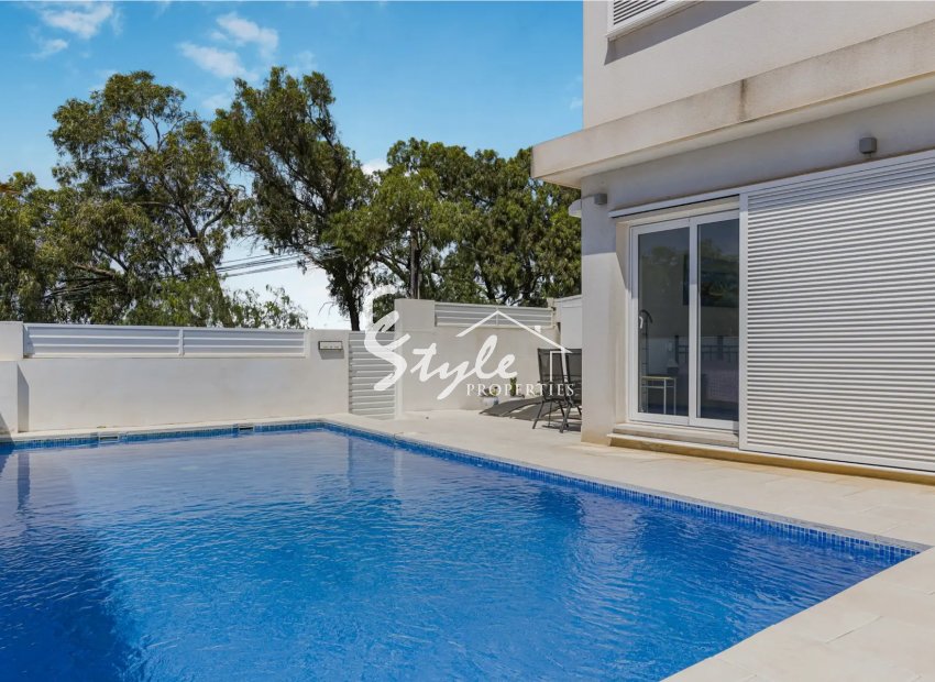 Resale - Villa - Mil Palmeras