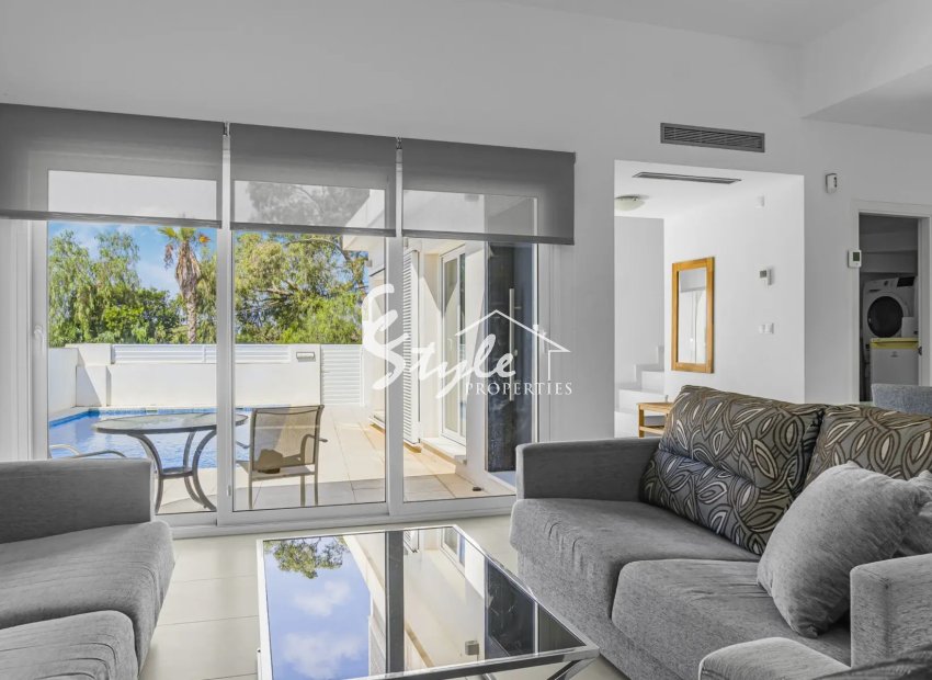 Resale - Villa - Mil Palmeras