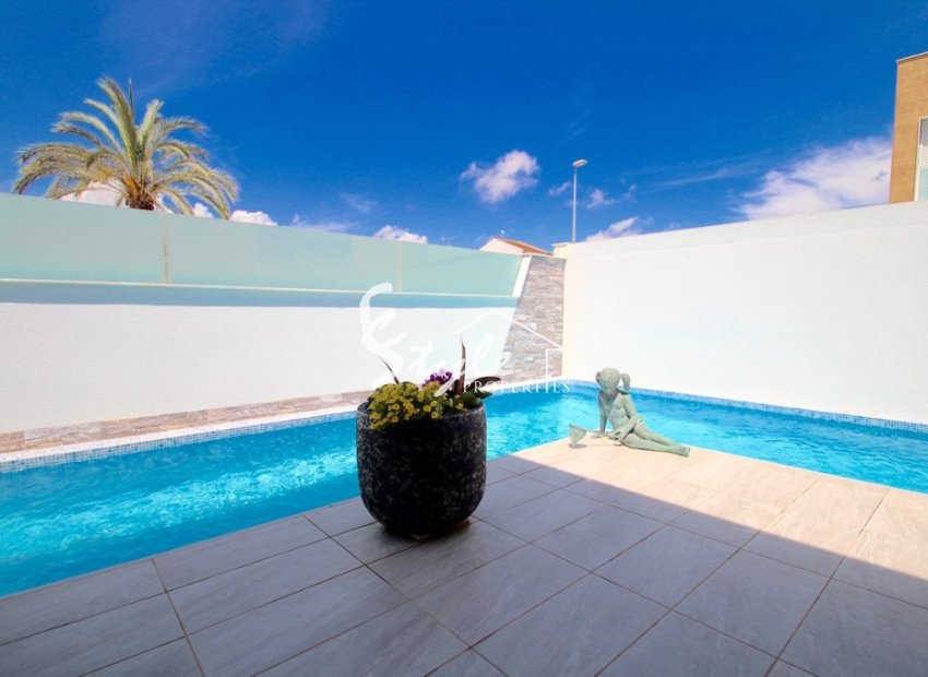 Resale - Villa - Mil Palmeras