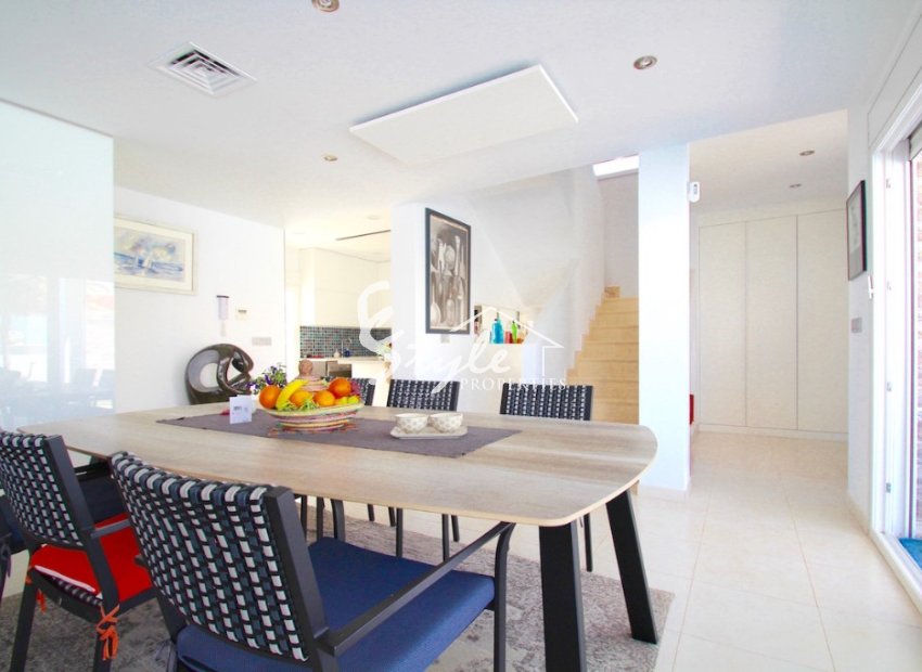 Resale - Villa - Mil Palmeras