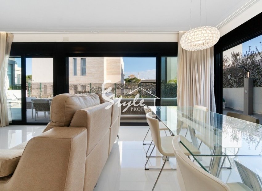 Resale - Villa - Orihuela Costa  - Agua Marina