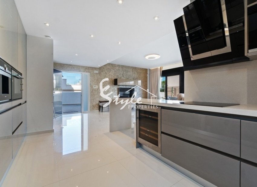 Resale - Villa - Orihuela Costa  - Agua Marina