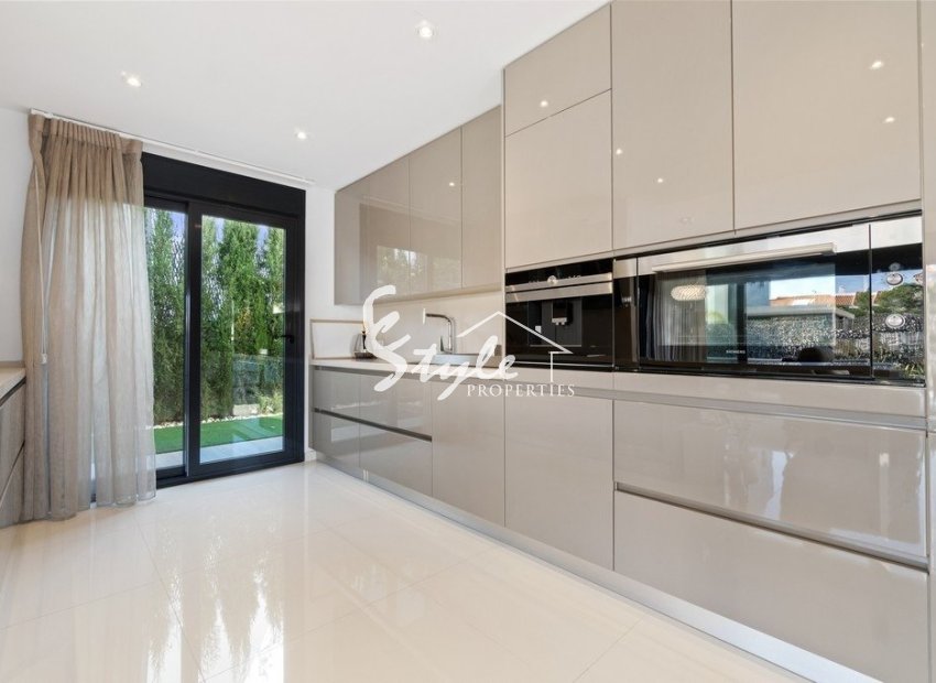 Resale - Villa - Orihuela Costa  - Agua Marina